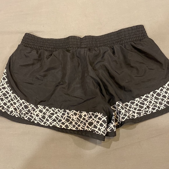 Women’s Nike shorts - Picture 3 of 4